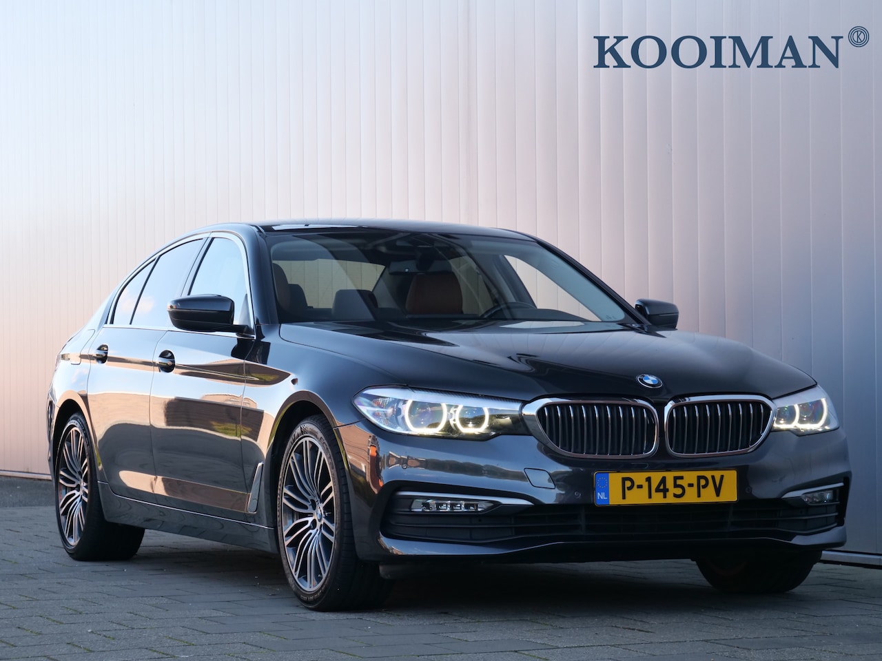 BMW 5-serie - 520d 164 Pk Executive Automaat Navigatie / LED  / Camera / Leder - AutoWereld.nl