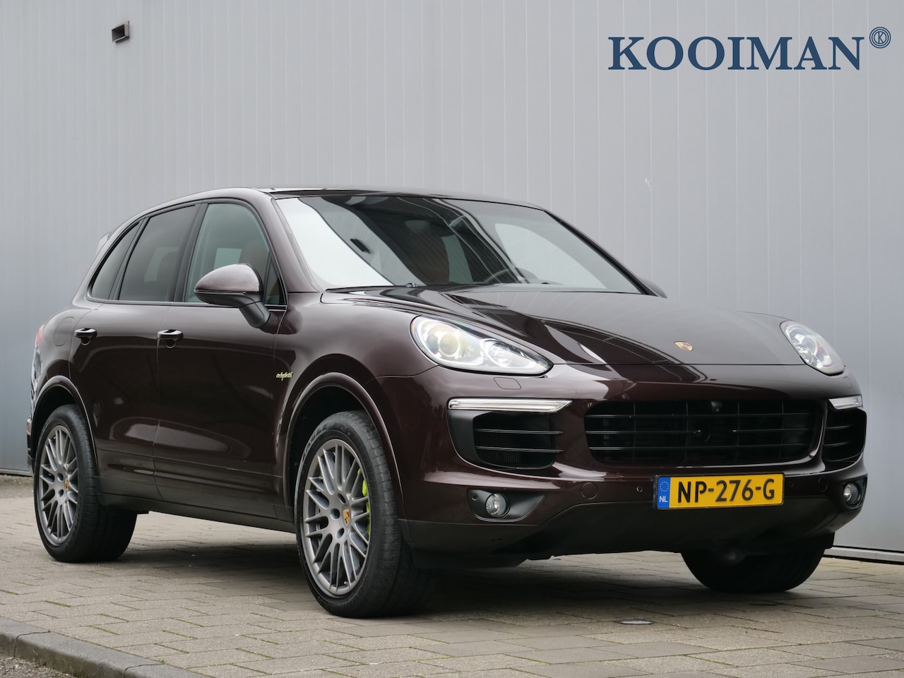 Porsche Cayenne - 3.0 S 334pk E-Hybrid Platinum Edition Automaat Luchtvering / Camera / Trekhaak / Bose - AutoWereld.nl