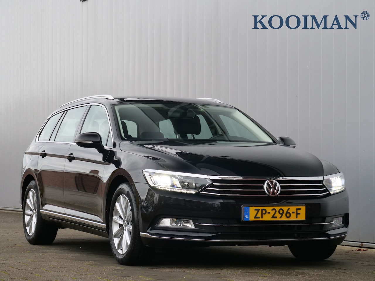 Volkswagen Passat Variant - 1.5 TSI Highline 150 Pk Automaat Navigatie / DAB / Apple Carplay / Camera - AutoWereld.nl