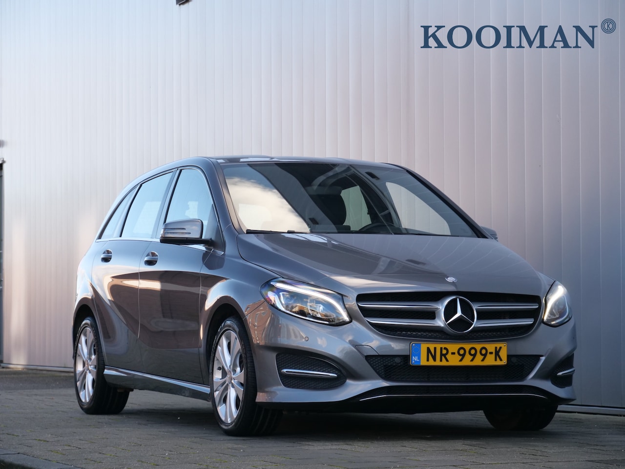 Mercedes-Benz B-klasse - 180 Ambition 123 Pk Navigatie / PDC / Trekhaak - AutoWereld.nl