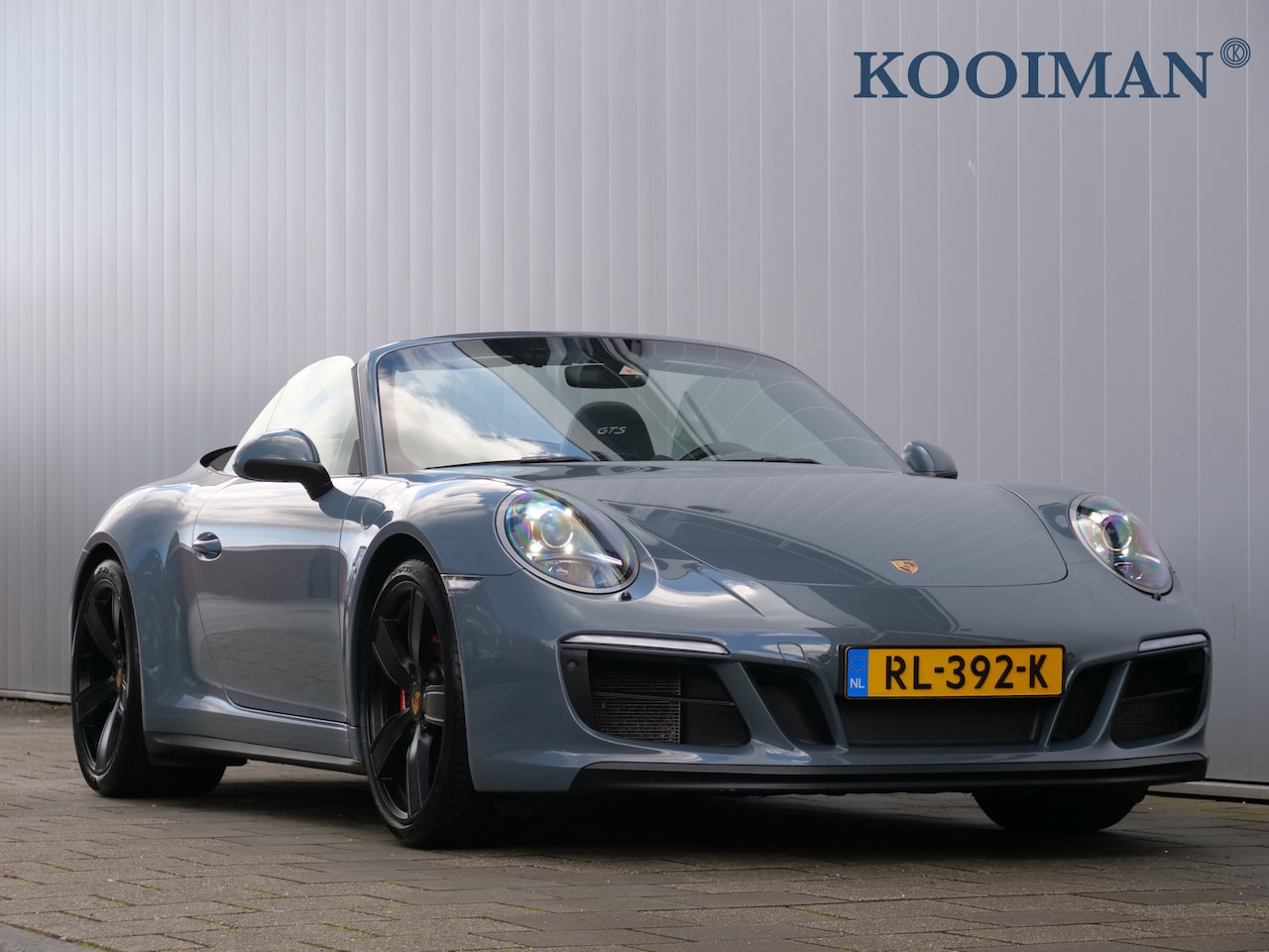 Porsche 911 Cabrio - 3.0 Carrera GTS 451 Pk Automaat Navigatie / PDC / Camera / DAB - AutoWereld.nl