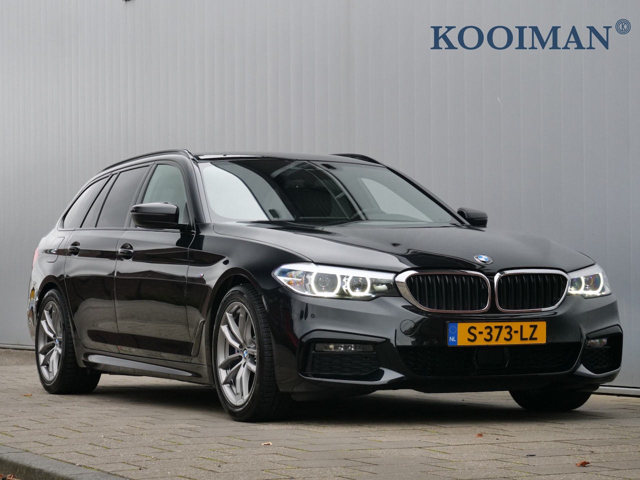 BMW 5-serie Touring - 530i 252pk High Executive M-Sport Automaat Navigatie / LED / Privacy glas / Camera - AutoWereld.nl