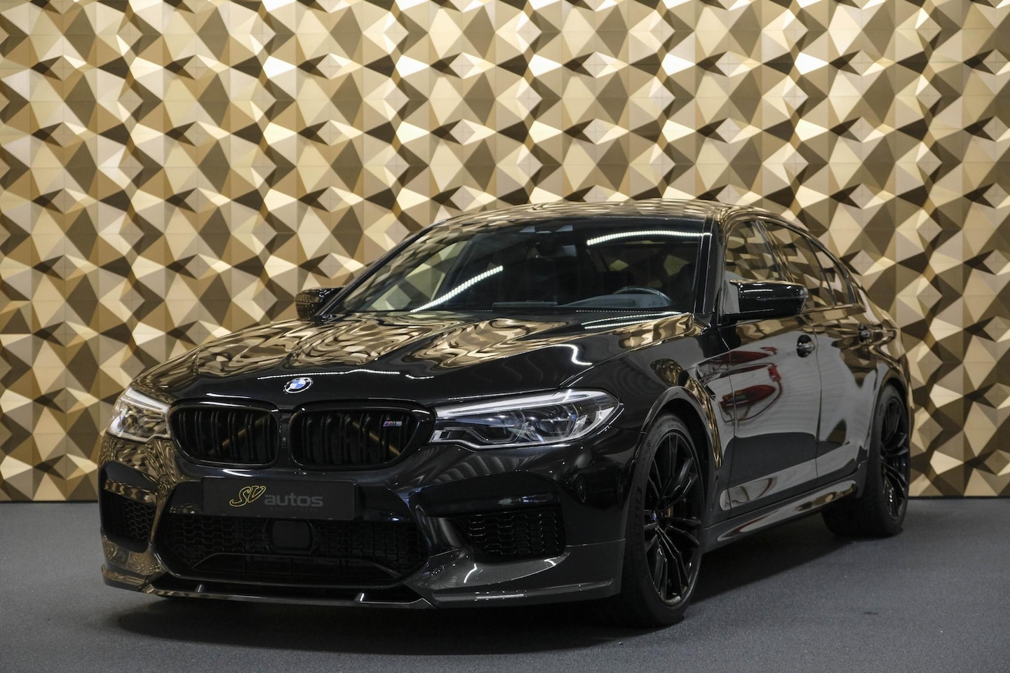 BMW M5 - 5-serie V8 600pk NLauto Keramisch Carbon dak Massage Rear-entertainment Bowers&Wilkins Sto - AutoWereld.nl