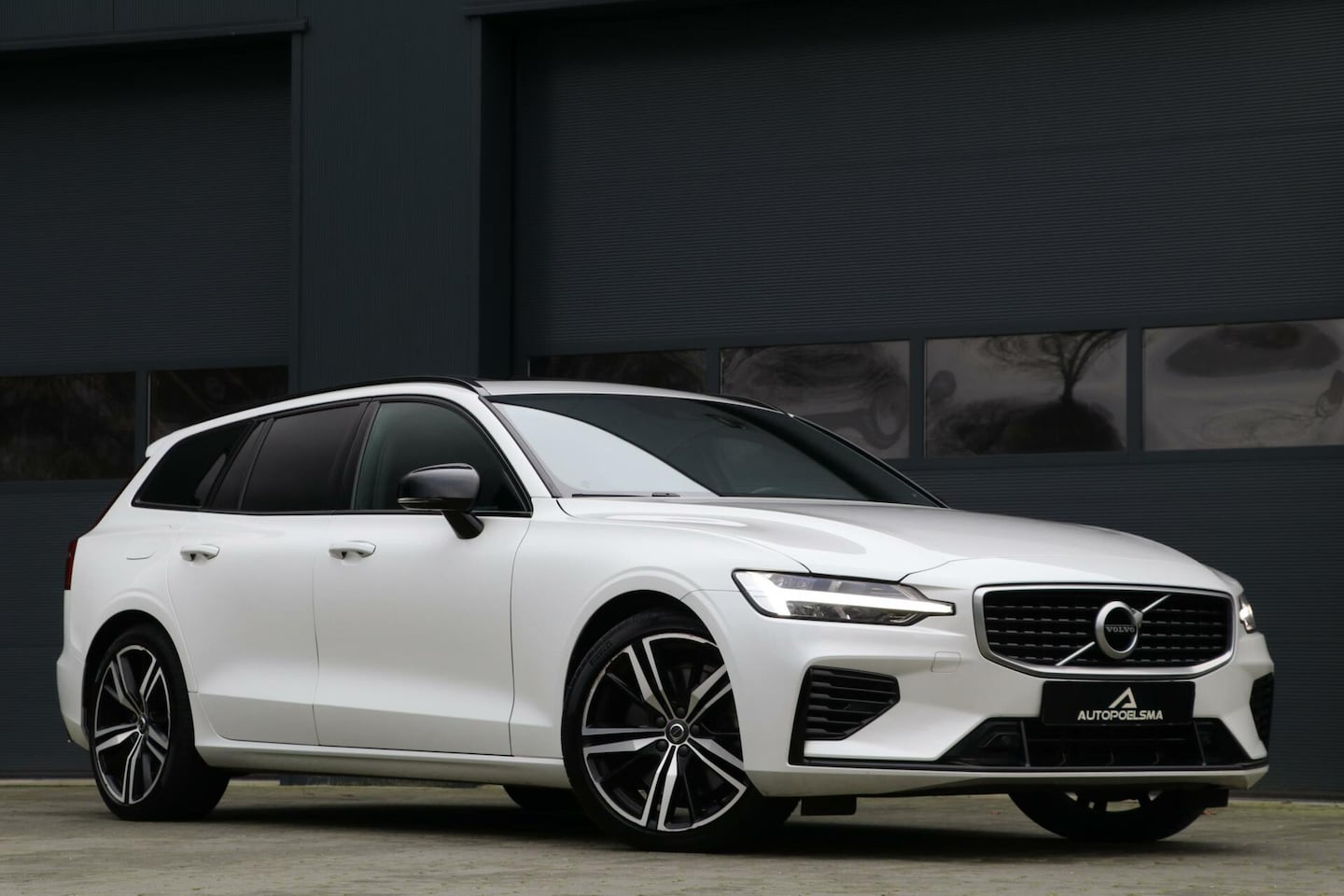 Volvo V60 - 2.0 T8 Twin Engine AWD |R-Design| Headup Panodak Harman/Kardon Parelmoer PrivacyGlass Dab+ - AutoWereld.nl