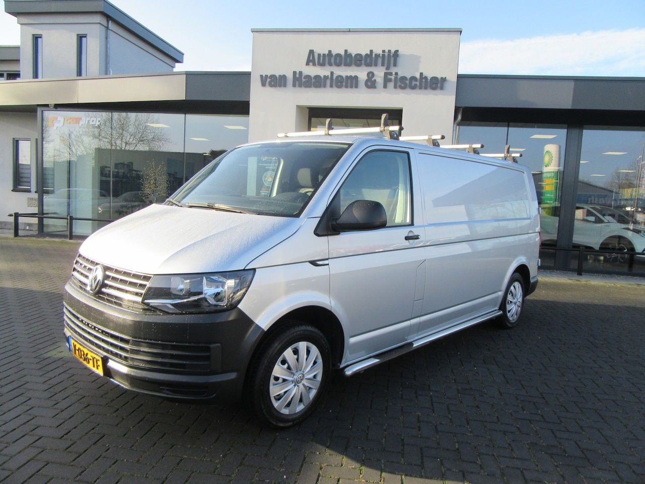 Volkswagen Transporter - 2.0 TDI L2H1 2.0 TDI L2H1, Airco, Cruise Control, Camera, Trekhaak - AutoWereld.nl