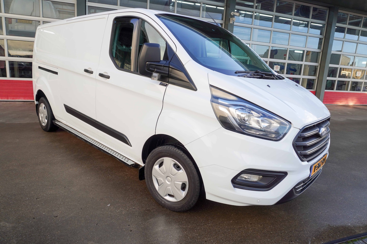 Ford Transit Custom - 300L 2.0 TDCI 130PK L2H1 Trend Schuifdeur links en rechts nr.V011 | Airco | Cruise | Trekh - AutoWereld.nl