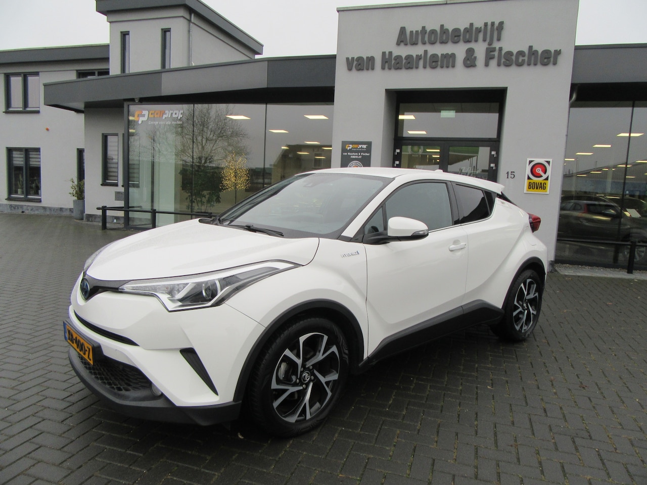 Toyota C-HR - 1.8 Hybrid Dynamic Automaat, Navigatie, Camera, Trekhaak - AutoWereld.nl