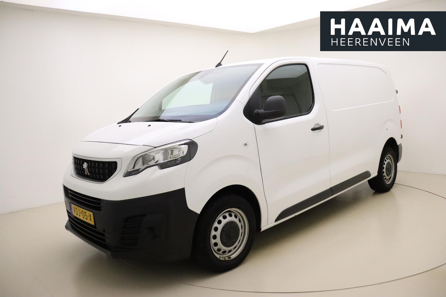 Peugeot Expert - 2.0 BlueHDI 120 Standard Premium 120 Pk | Trekhaak | 3-Zits | Cruise Control | Airco | App - AutoWereld.nl