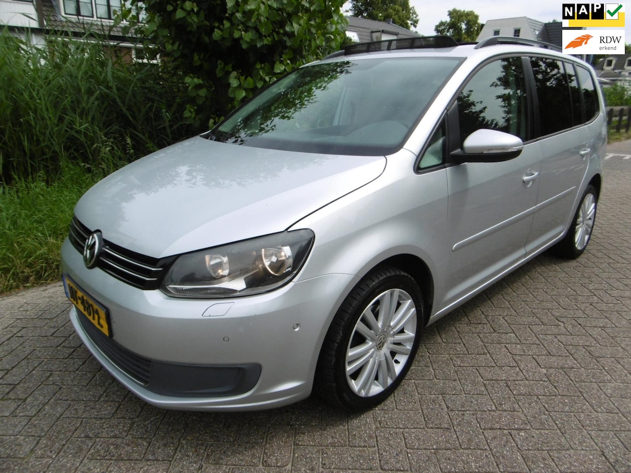 Volkswagen Touran - 1.4 TSI Highline 140pk Schuifdak Clima Trekhaak Navi - AutoWereld.nl