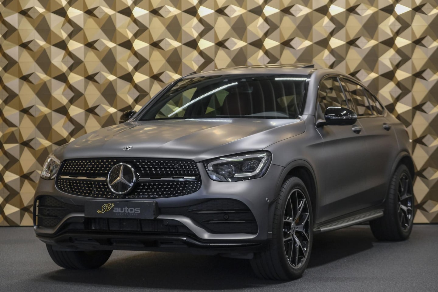 Mercedes-Benz GLC-klasse Coupé - GLC200 AMG 197pk Schuifdak Magno matgrijs Digital cockpit Burmester Distronic+ Multibeam l - AutoWereld.nl