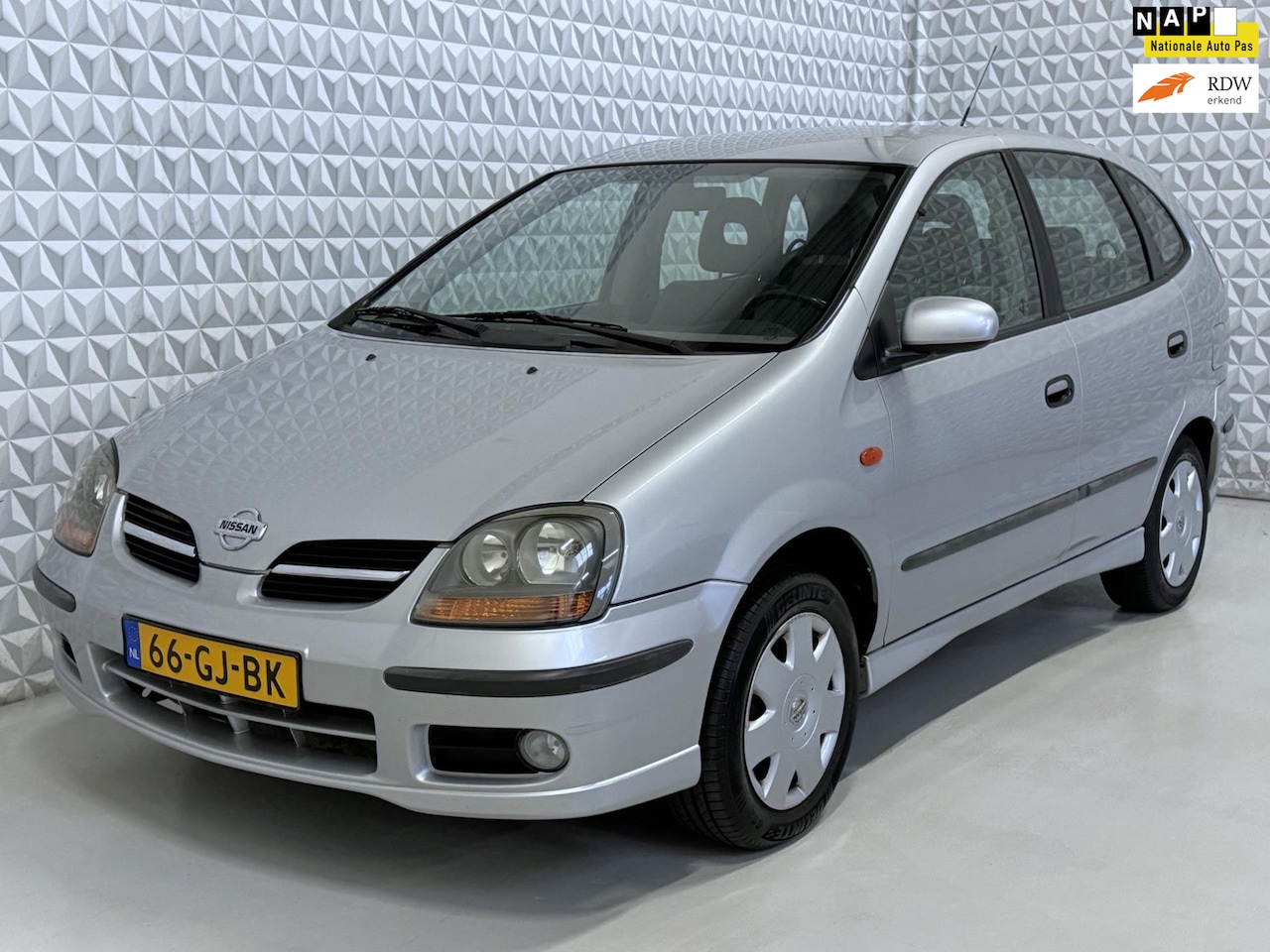 Nissan Almera Tino - 1.8 Luxury Airco Trekhaak 172.000km (2000) - AutoWereld.nl