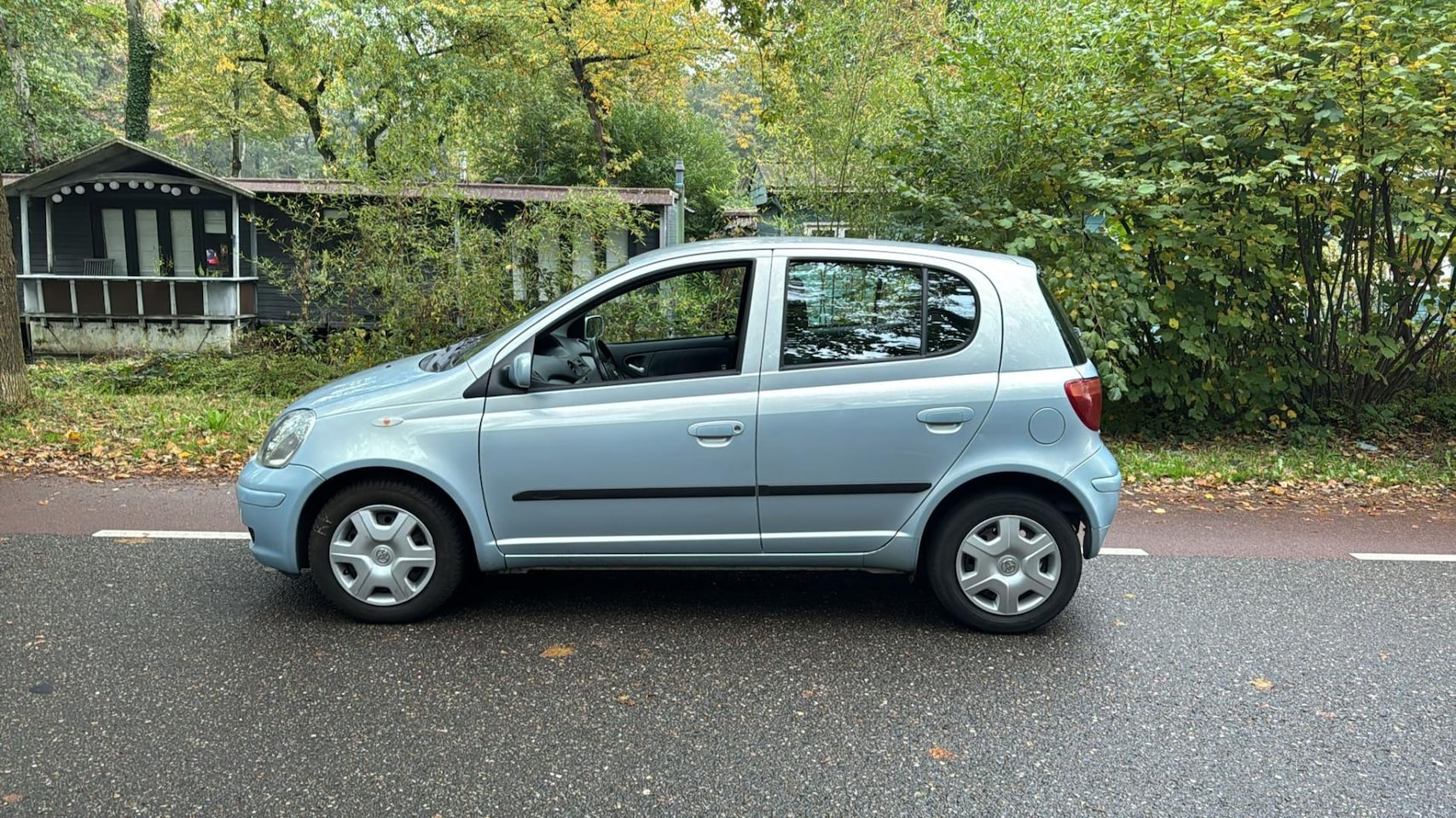 Toyota Yaris - 1.3 VVT-i Sol 76.000 NAP AUTOMAAT BLAUW 2003 - AutoWereld.nl