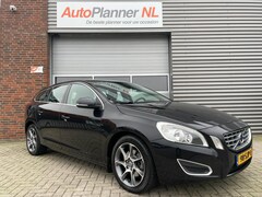 Volvo V60 - 1.6 T4 Momentum 180PK Clima Cruise Navi