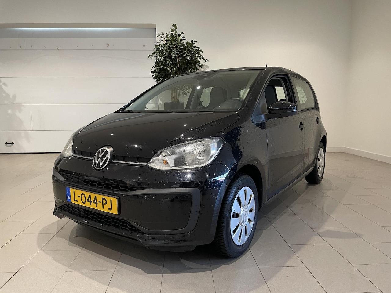 Volkswagen Up! - 1.0 BMT Move Up! 65 PK | Rijstrookhulp | Airco | Maps & More | Bandenspanningsensoren | DA - AutoWereld.nl