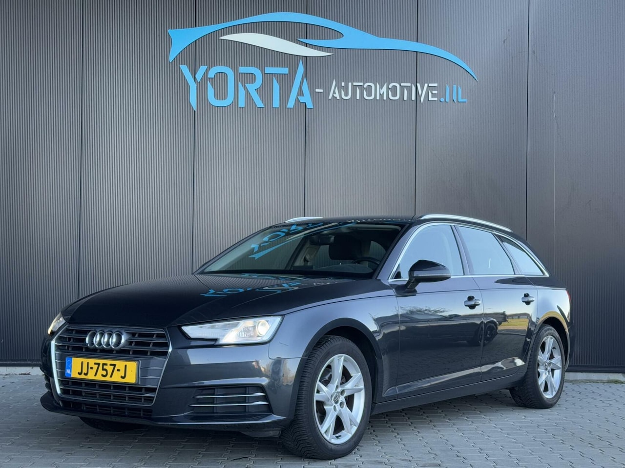 Audi A4 Avant - 2.0 TFSI AUTOMAAT NL AUTO*ELEK. HAAK*DEALERONDERHOUDEN - AutoWereld.nl