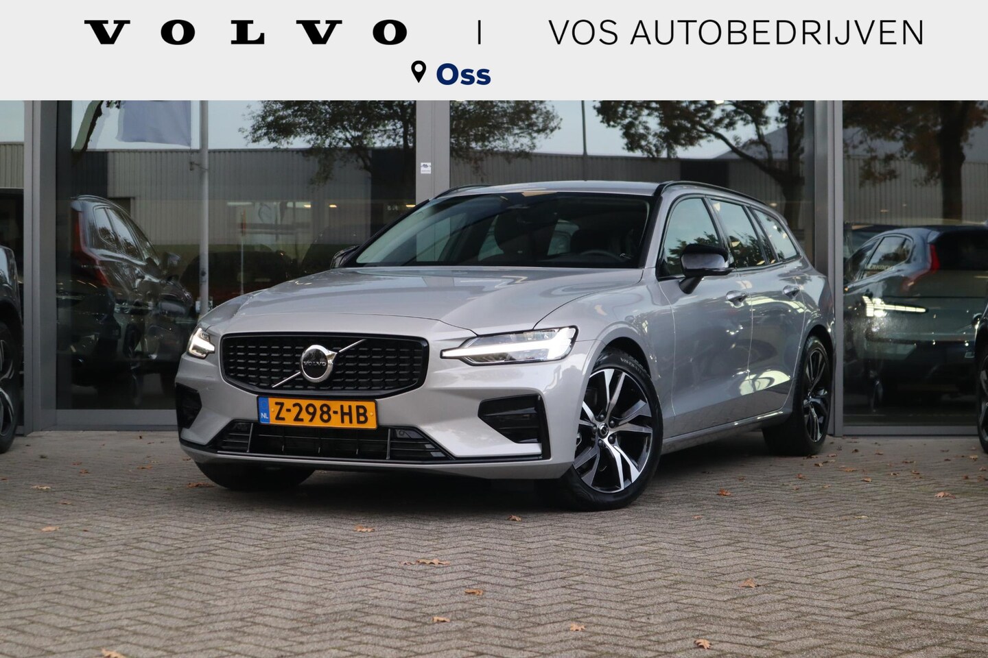 Volvo V60 - 2.0 B4 Plus Dark | Stoelverwarming voor + achter| Stuurwielverwarming| Keyless Entry| All- - AutoWereld.nl