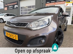 Kia Rio - 1.2 CVVT Super Pack 5 drs met trekhaak en parkeersensoren en bluetooth telefoon airco