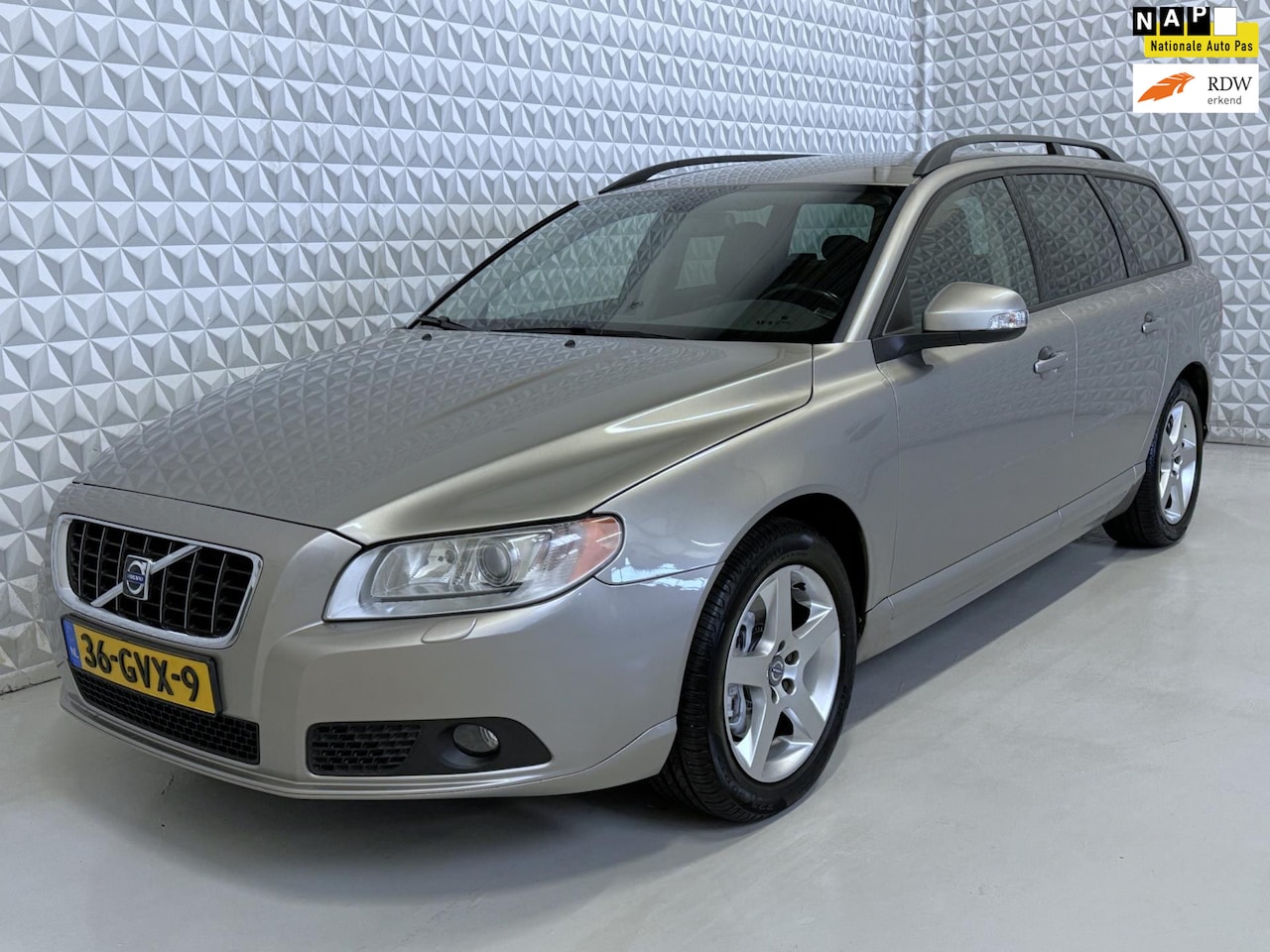 Volvo V70 - 2.5T Automaat Leder Navigatie Trekhaak (2008) - AutoWereld.nl