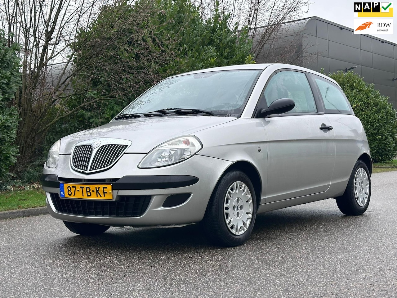 Lancia Y(psilon) - Ypsilon 1.2 Airco*66.000 NAP*Nieuwe APK*LM velgen* - AutoWereld.nl