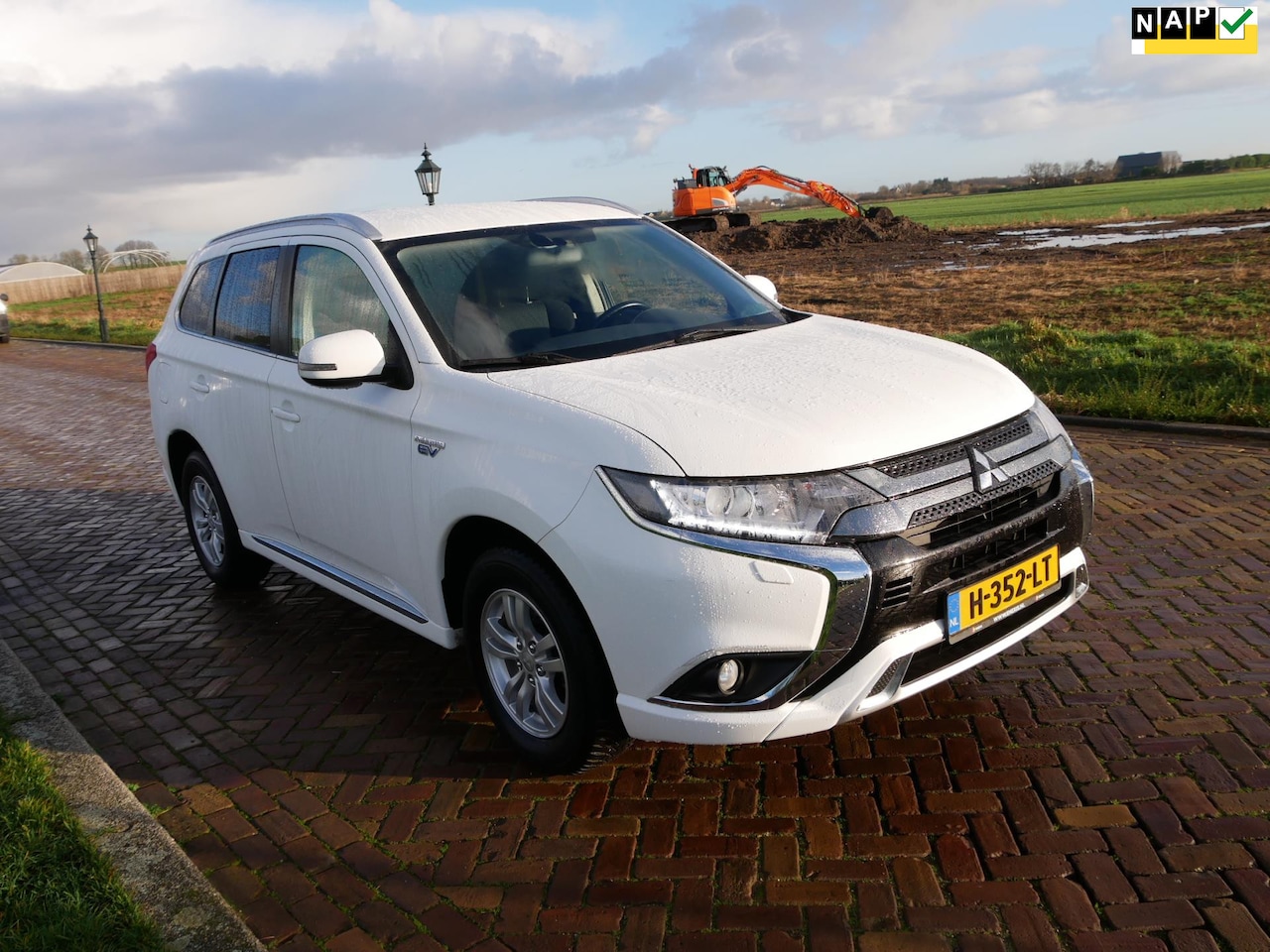 Mitsubishi Outlander - 2.4 PHEV Pure **11999 NETTO** CAMERA ** YEAR 2020 ** - AutoWereld.nl