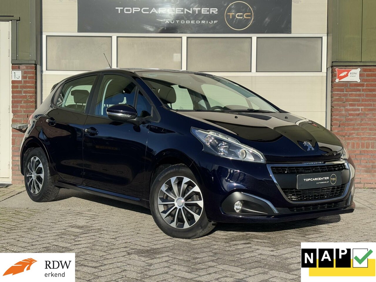 Peugeot 208 - 1.2 PureTech Signature/AIRCO/PARKS/NAVI/APK/NAP - AutoWereld.nl