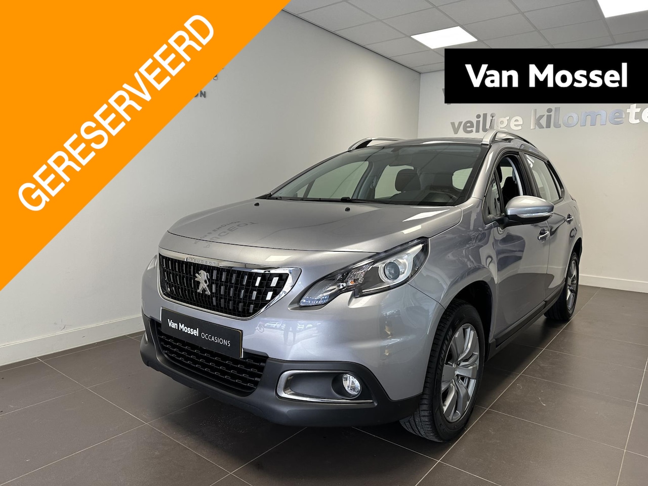 Peugeot 2008 - 1.2 PureTech Active | Airco | Parkeersensoren achter | Trekhaak | 16" Lichtmetalen velgen - AutoWereld.nl