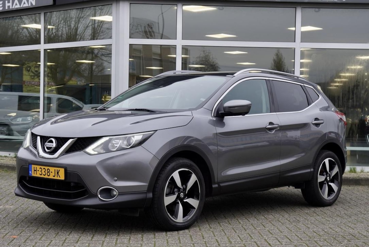 Nissan Qashqai - 1.2 Connect Edition PANO NAVI 360" CAMERA KEYLESS 18" - AutoWereld.nl