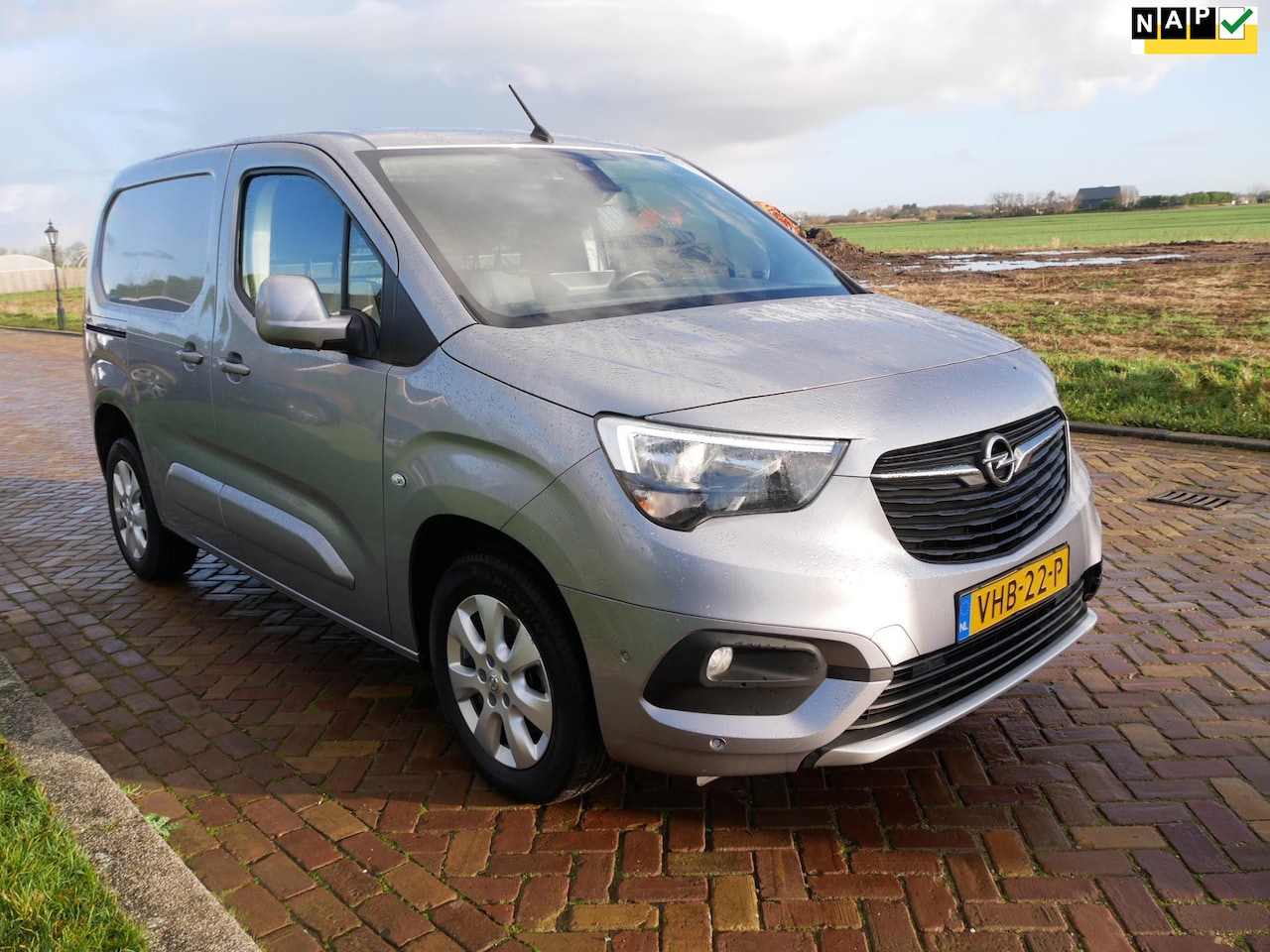 Opel Combo - 1.5D L1H1 Innovation 96kW AUTOMAAT CAMERA NAVI AC - AutoWereld.nl