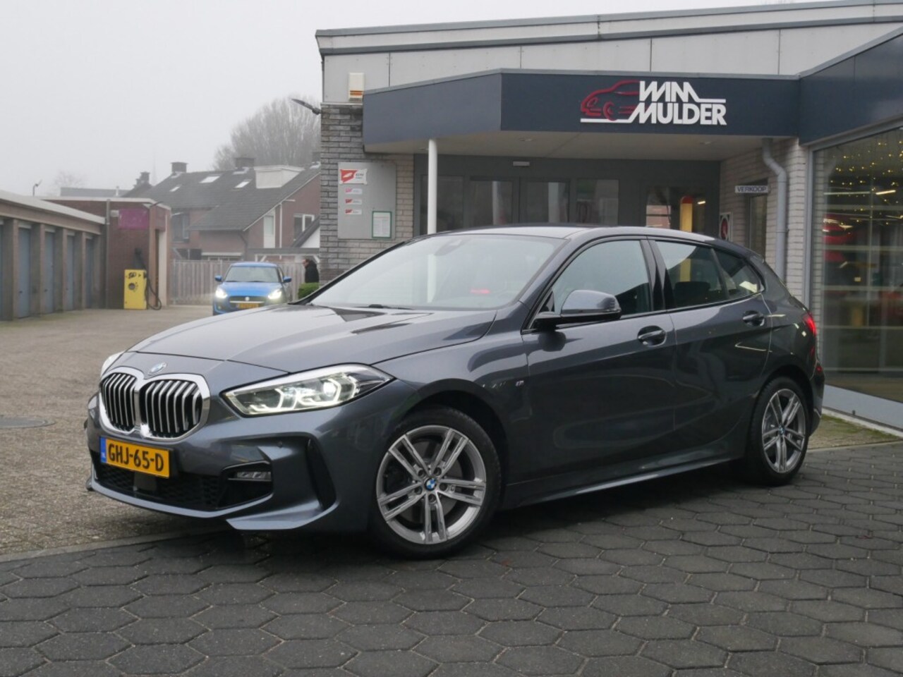 BMW 1-serie - 120I M-SPORT    **Clima//Navi//Sportstoelen//Lm ** - AutoWereld.nl