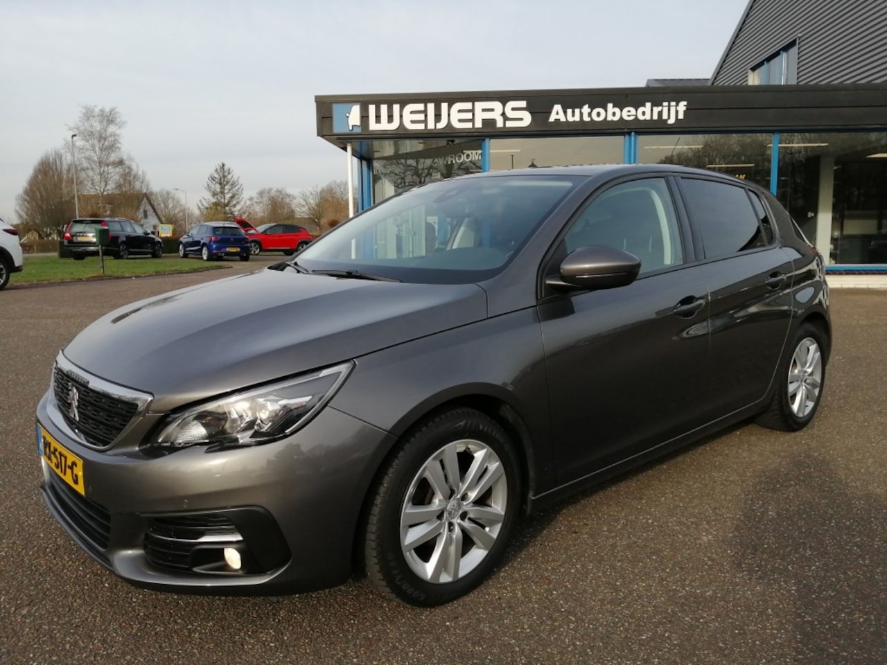 Peugeot 308 - 1.2 PureTech Blue Lease Executive Panoramadak, Clima, Trekhaak - AutoWereld.nl