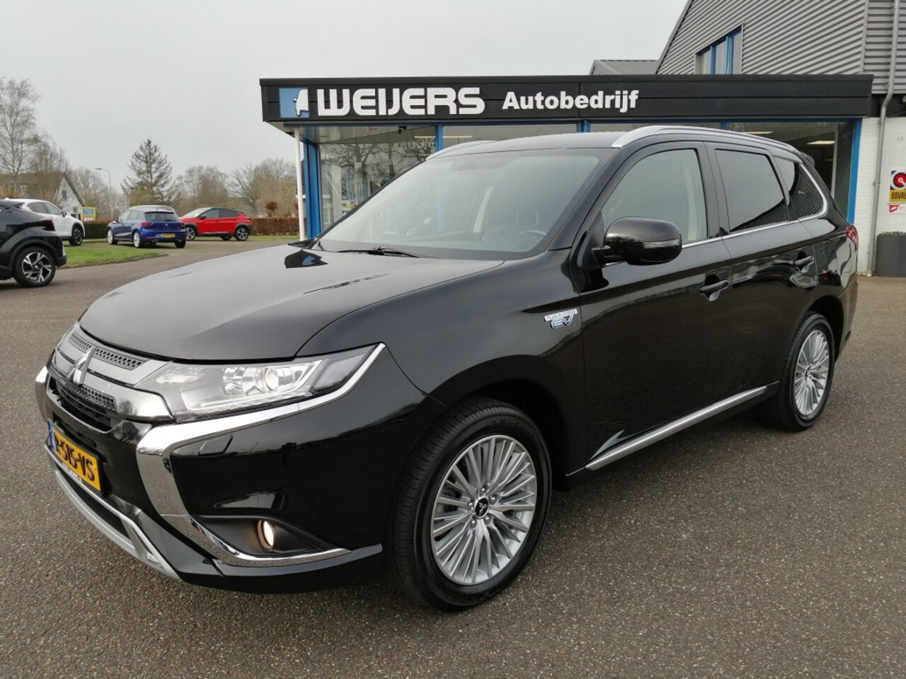 Mitsubishi Outlander - 2.4 PHEV Intense S 4WD,Navi Carplay, Camera, Half Leder, 18 inch - AutoWereld.nl