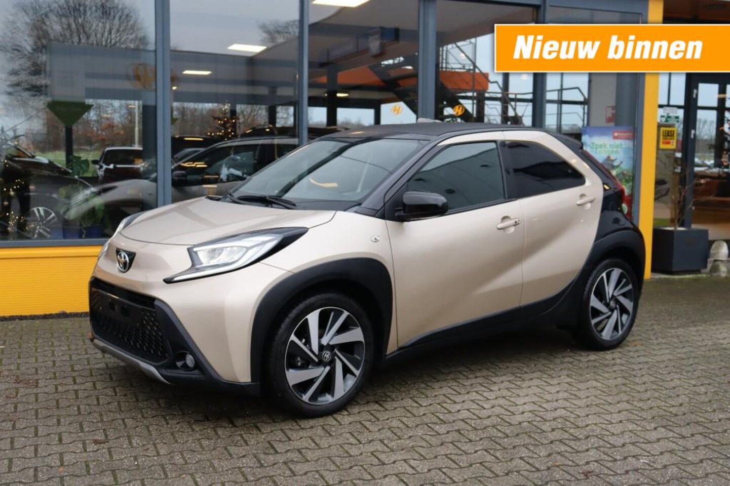 Toyota Aygo X - 1.0 VVT-I MT Cabrio Premium - Navi - camera - stoelverwarming - AutoWereld.nl