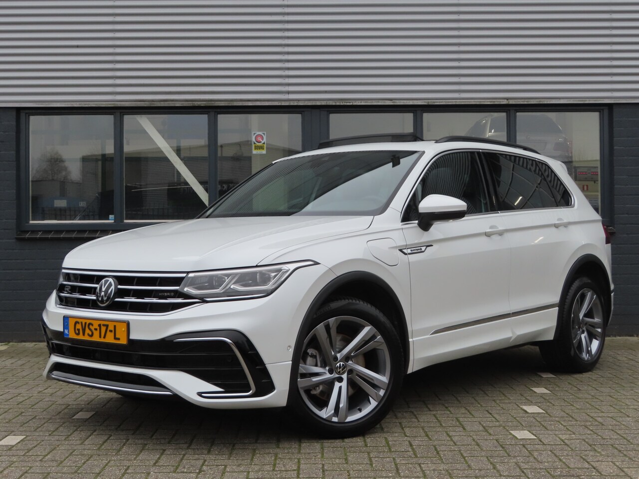 Volkswagen Tiguan - 1.4 TSI eHybrid R-Line Business | pano dak | camera | dodehoek detectie - AutoWereld.nl