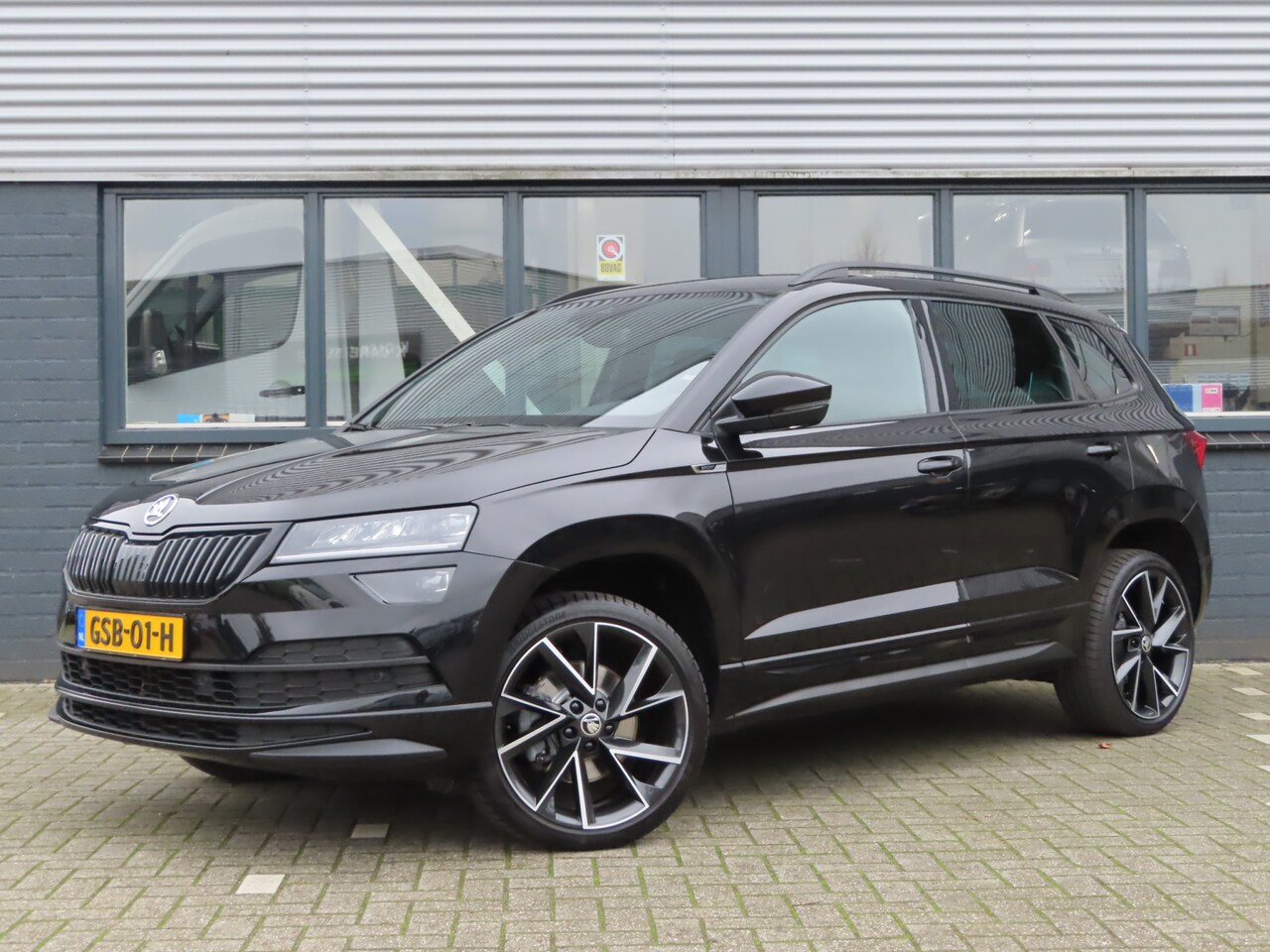 Skoda Karoq - 1.5 TSI ACT Sportline Business | navigatie | verwarmde voorstoelen + achterbank | verwarmb - AutoWereld.nl