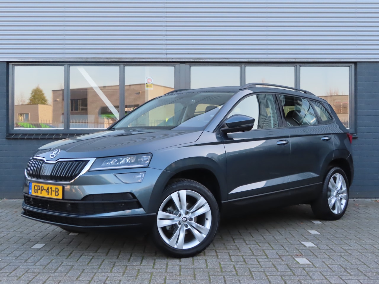 Skoda Karoq - 1.5 TSI ACT Style DSG | wegklapbare trekhaak | stoelverwarming | parkeersensoren voor + ac - AutoWereld.nl