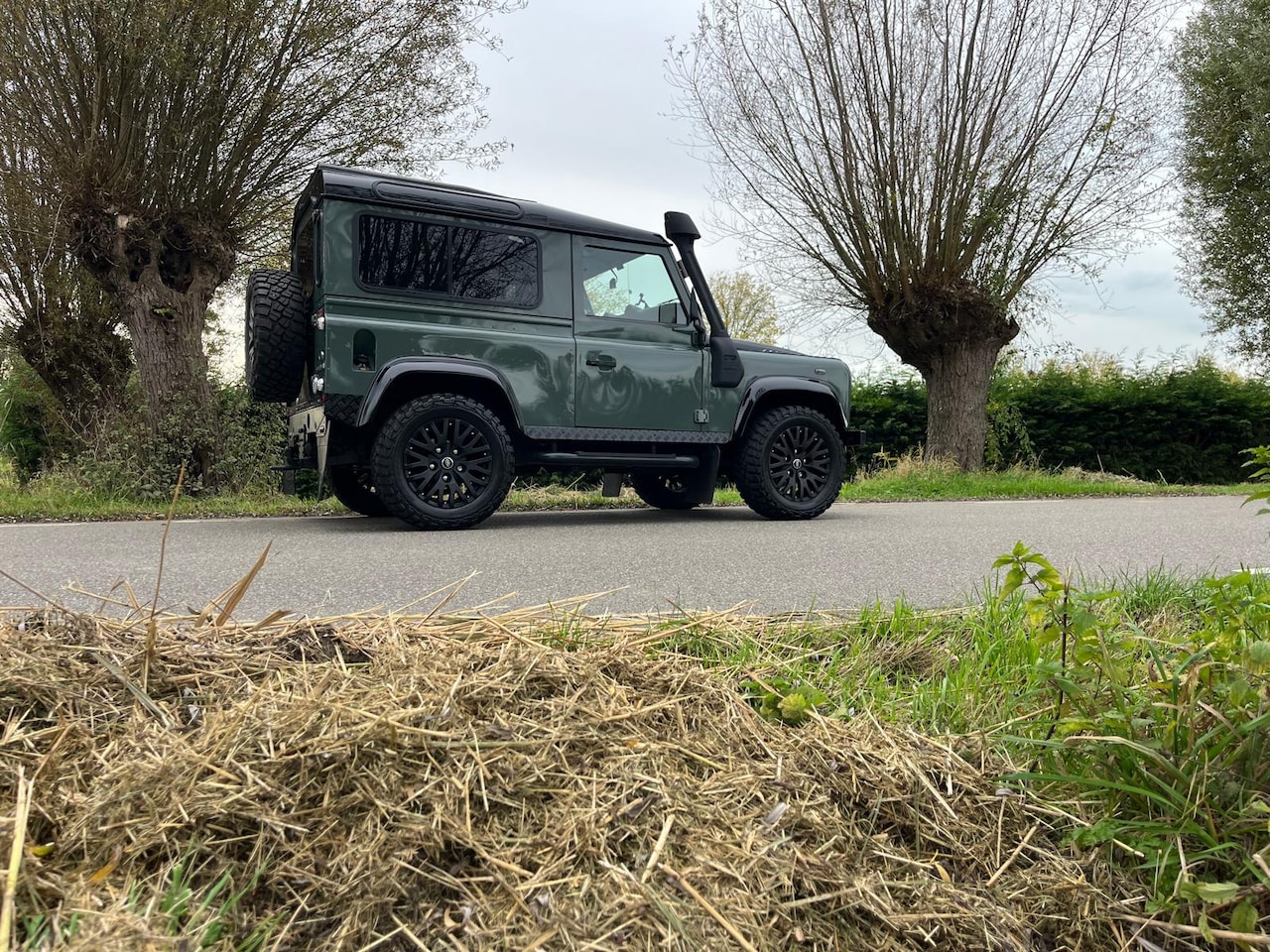 Land Rover Defender 90 - Off Road Edition NL Auto many many off road accesoiries - AutoWereld.nl