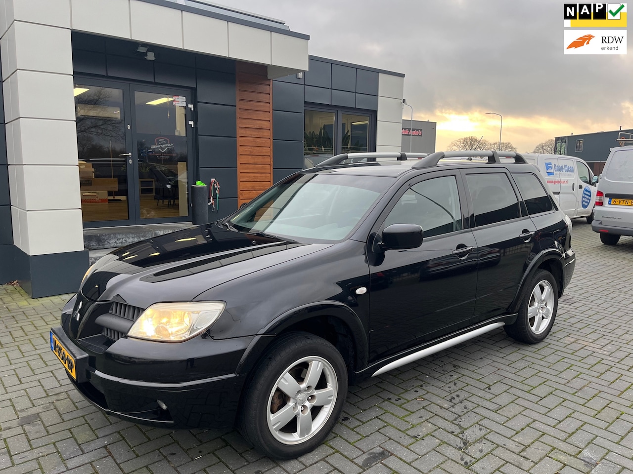 Mitsubishi Outlander - 2.4 Intense 4WD 2.4 Intense 4WD - AutoWereld.nl