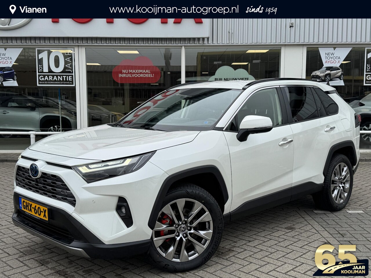 Toyota RAV4 - 2.5 Hybrid AWD Executive 1650KG trekgewicht, slechts 26535KM - AutoWereld.nl