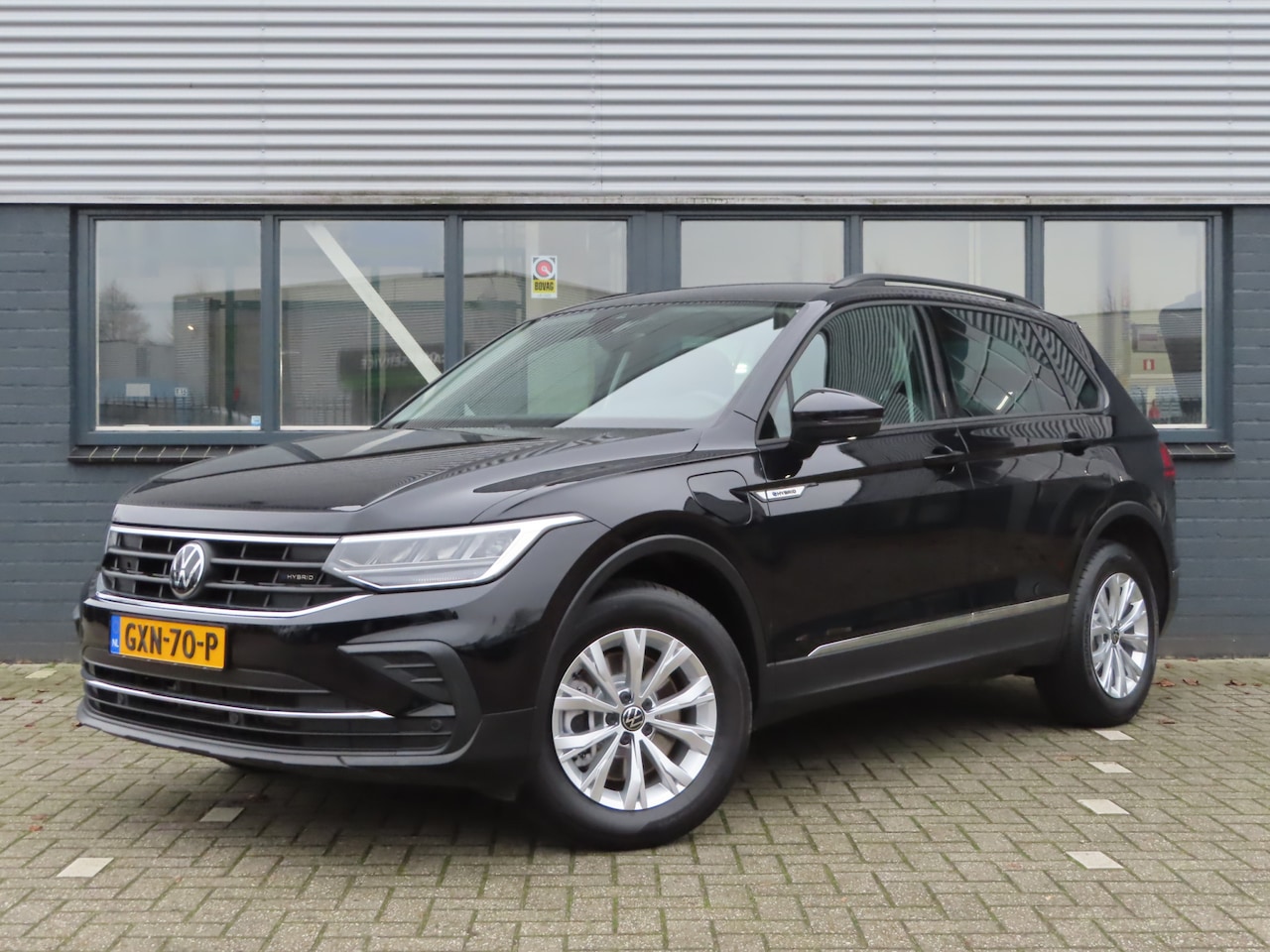 Volkswagen Tiguan - 1.4 TSI eHybrid Life Business | trekhaak wegklapbaar | camera | adaptive cruise - AutoWereld.nl