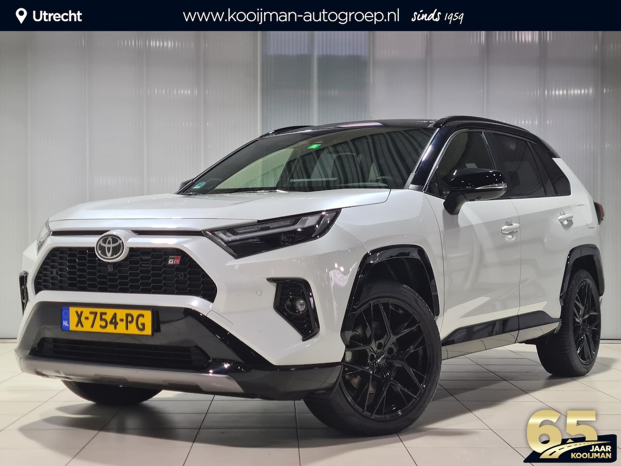 Toyota RAV4 - 2.5 Hybrid AWD GR SPORT 20" velgen | Panoramadak | GR Sport Plus Pakket | HUD | Memory - AutoWereld.nl