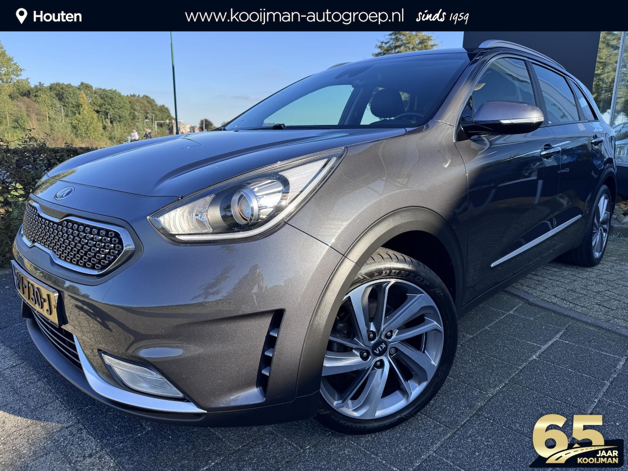 Kia Niro - 1.6 GDi Hybrid DynamicLine Travel Connect | Lederen Bekleding | Dealer Onderhouden | 18-in - AutoWereld.nl