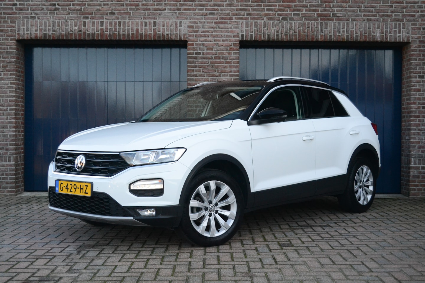 Volkswagen T-Roc - 1.5 TSI 150pk Style Business | Carplay | Navigatie | Adaptieve Cruise | Parkeersensoren - AutoWereld.nl