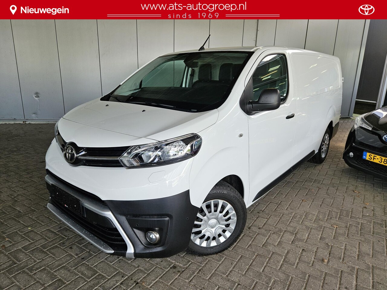 Toyota PROACE Long Worker - 2.0 D-4D Navigator Proffesional Navigator| 31.600km | Trekhaak | Apple Carplay & Android A - AutoWereld.nl