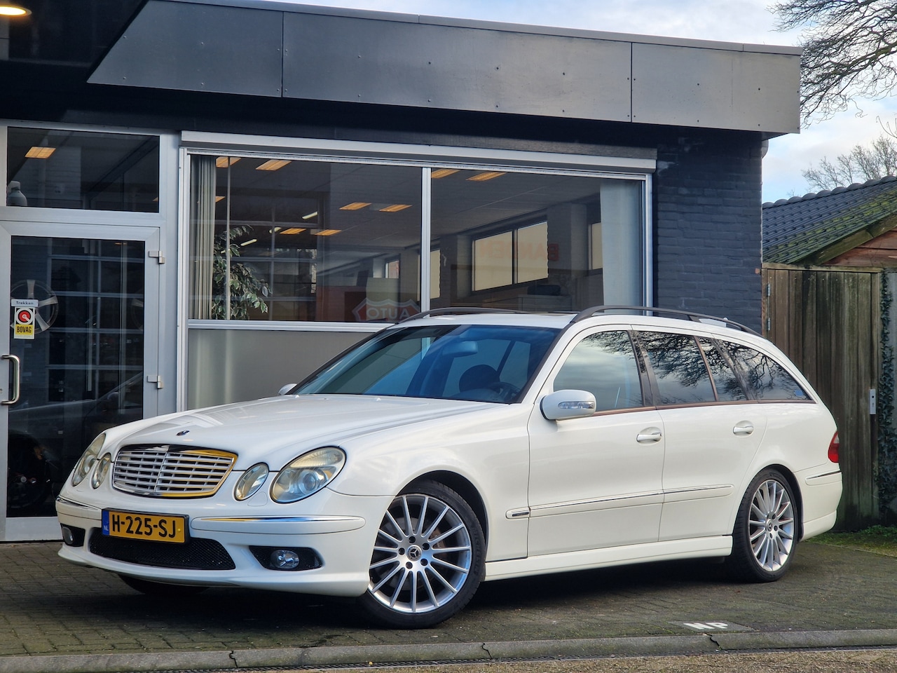 Mercedes-Benz E-klasse Combi - 500 Avantgarde H&K / LUCHTVERING / PANO / YOUNGTIMER - AutoWereld.nl