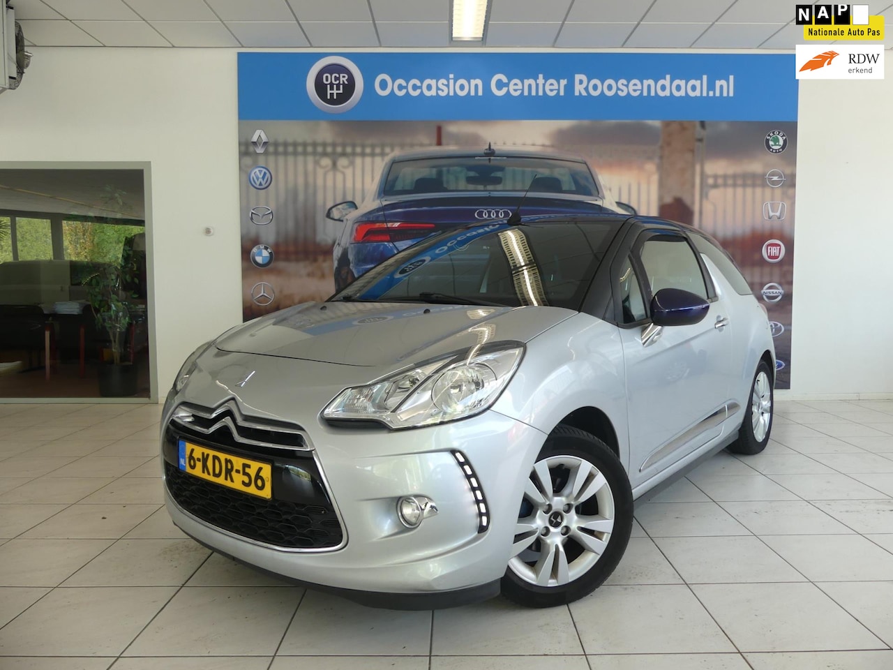 Citroën DS3 Cabrio - 1.2 VTi Chic Navi PDC LMV 2-Tone Cruise NAP! 2 Sleutels + Boekjes Rijklaarprijs - AutoWereld.nl