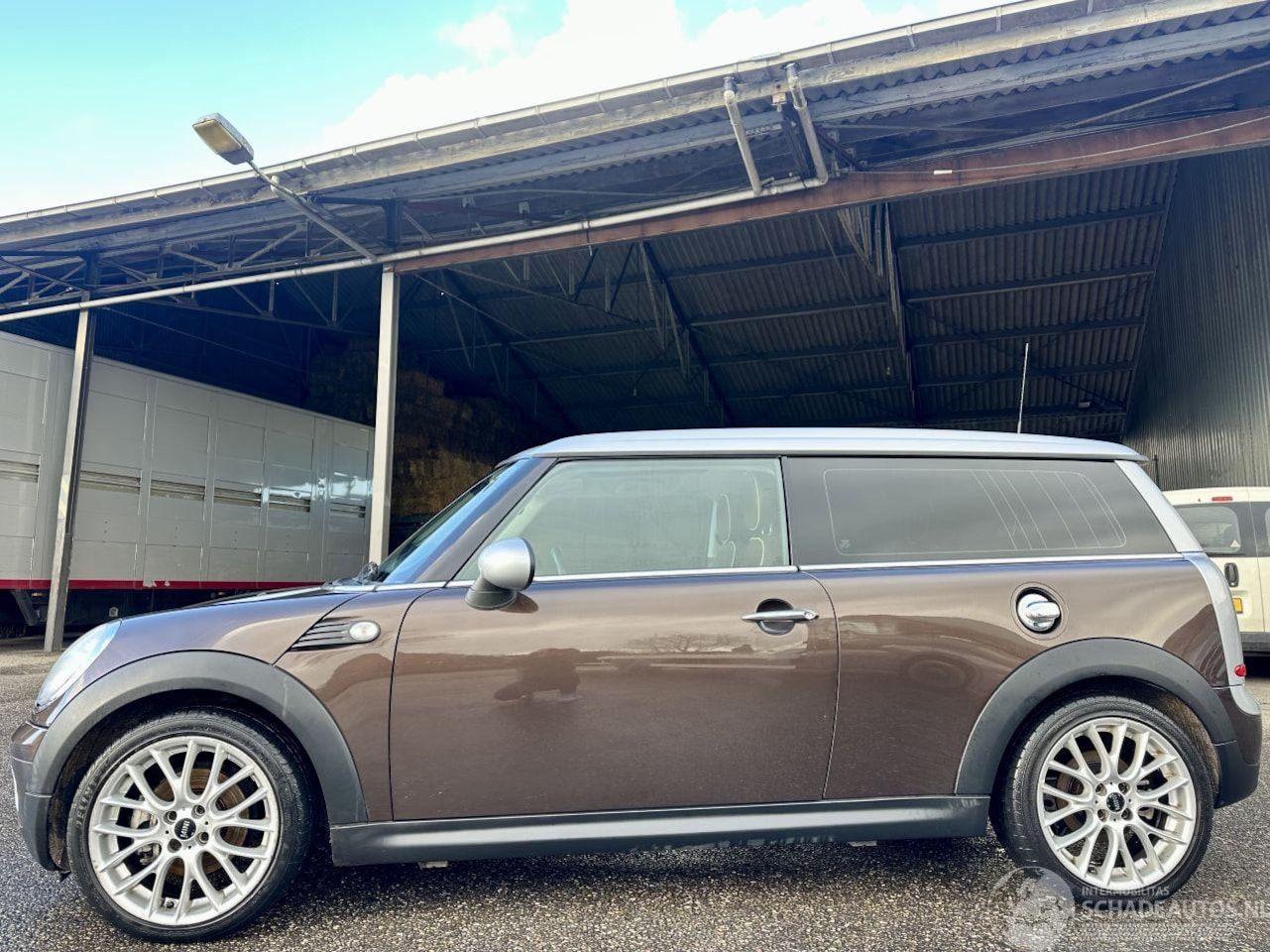 MINI Clubman - 1.6 cooper chili 120pk 6-bak - pano - bruin leer - xenon - navi - clima - cruise - pdc - p - AutoWereld.nl