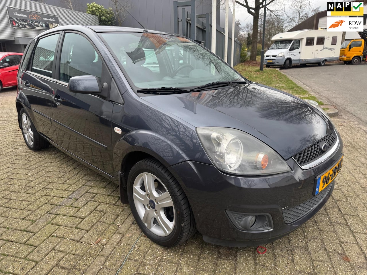 Ford Fiesta - 1.3-8V Futura 5 deurs, airco, elec pakket ,alu wielen , nwe apk mooie eerlijke perfect rij - AutoWereld.nl