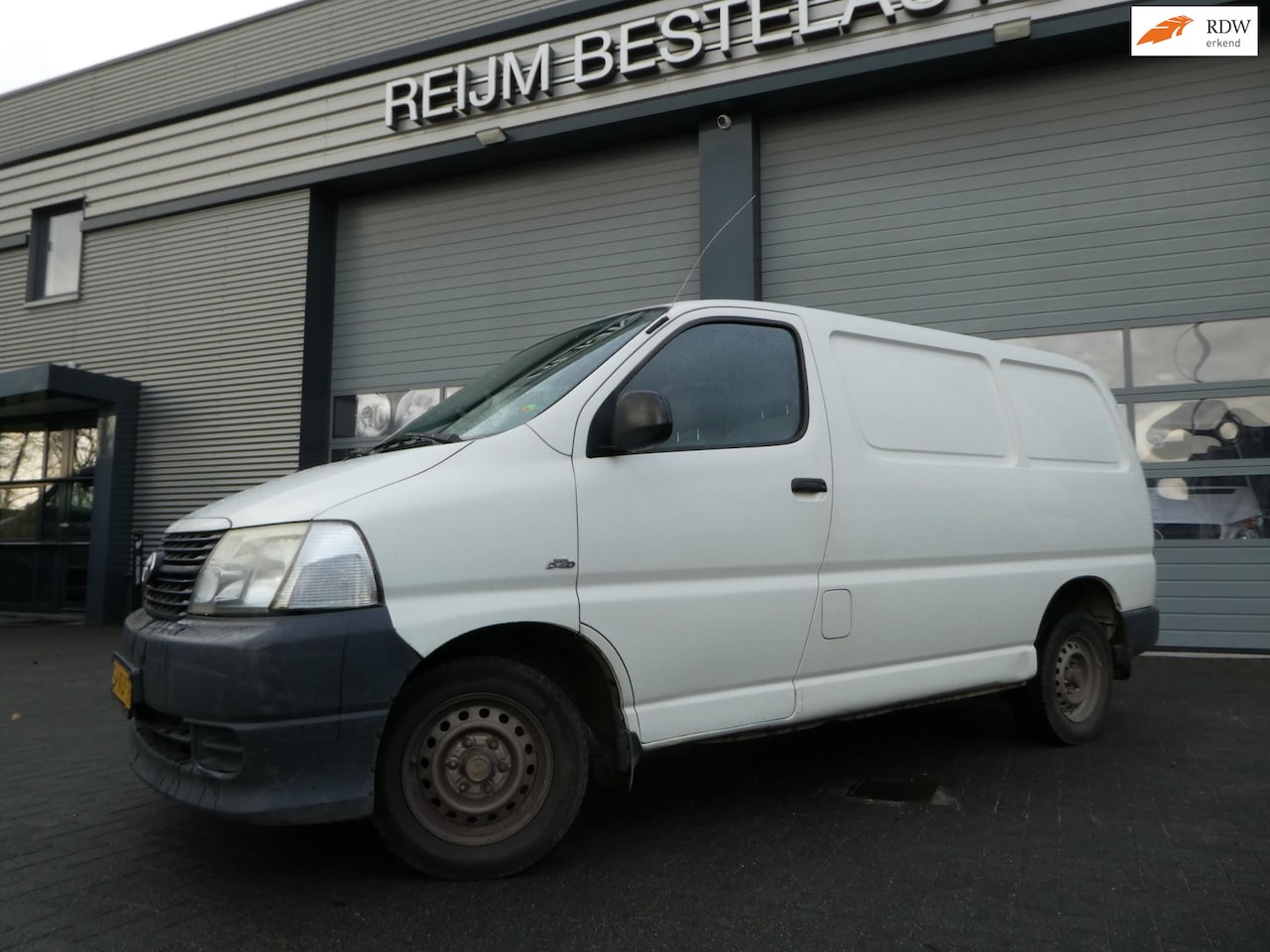 Toyota HiAce - 2.5 D-4D Lang, Airco, 3-Zits, Trekhaak, Marge Auto. - AutoWereld.nl