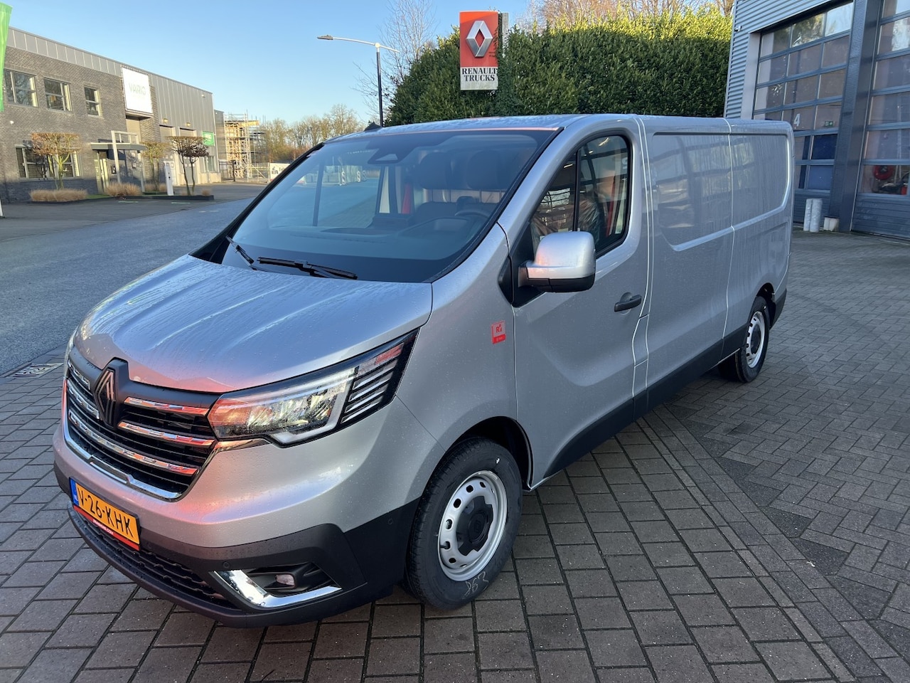 Renault Trafic - L2H1 RED 150 pk / CAMERA / PARK ASSIST PACK / REGENSENSOR / LED MISTLAMPEN / - AutoWereld.nl