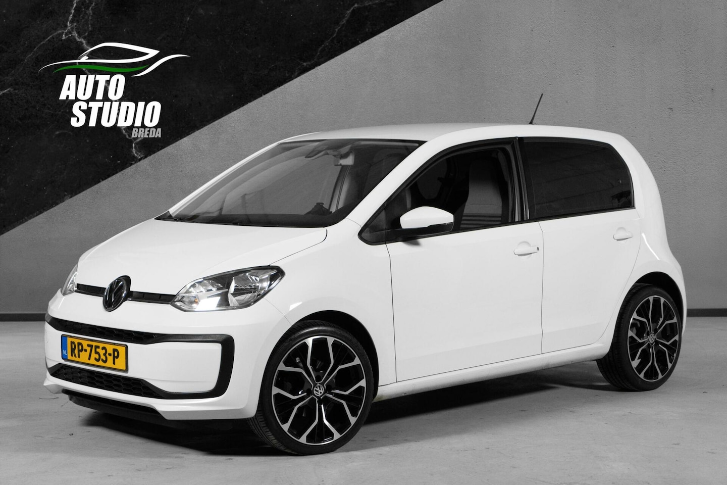 Volkswagen Up! - 1.0 BMT move up! | NL | Airco | Velgen | Bluetooth - AutoWereld.nl